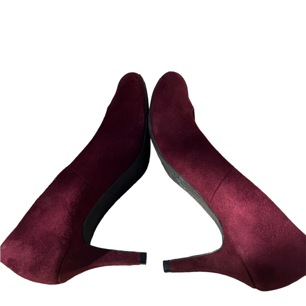 Comfort plus by Predictions. Size 8.5  . Burgundy Swede 3 inch Heels. Round Toe. - Picture 5 of 7